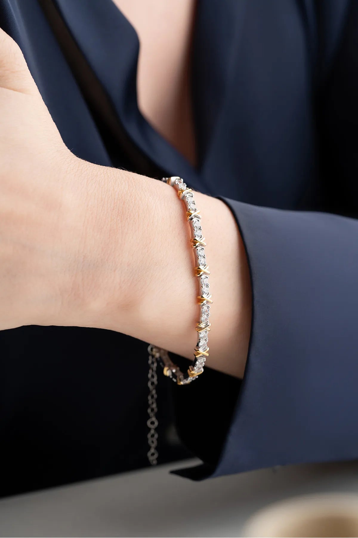 Goldenes Flussarmband - 925 Silber