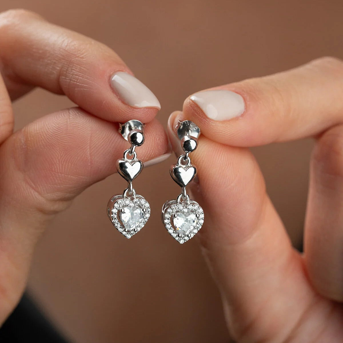 Herzförmige Ohrringe mit Zirkonia – 925er Silber