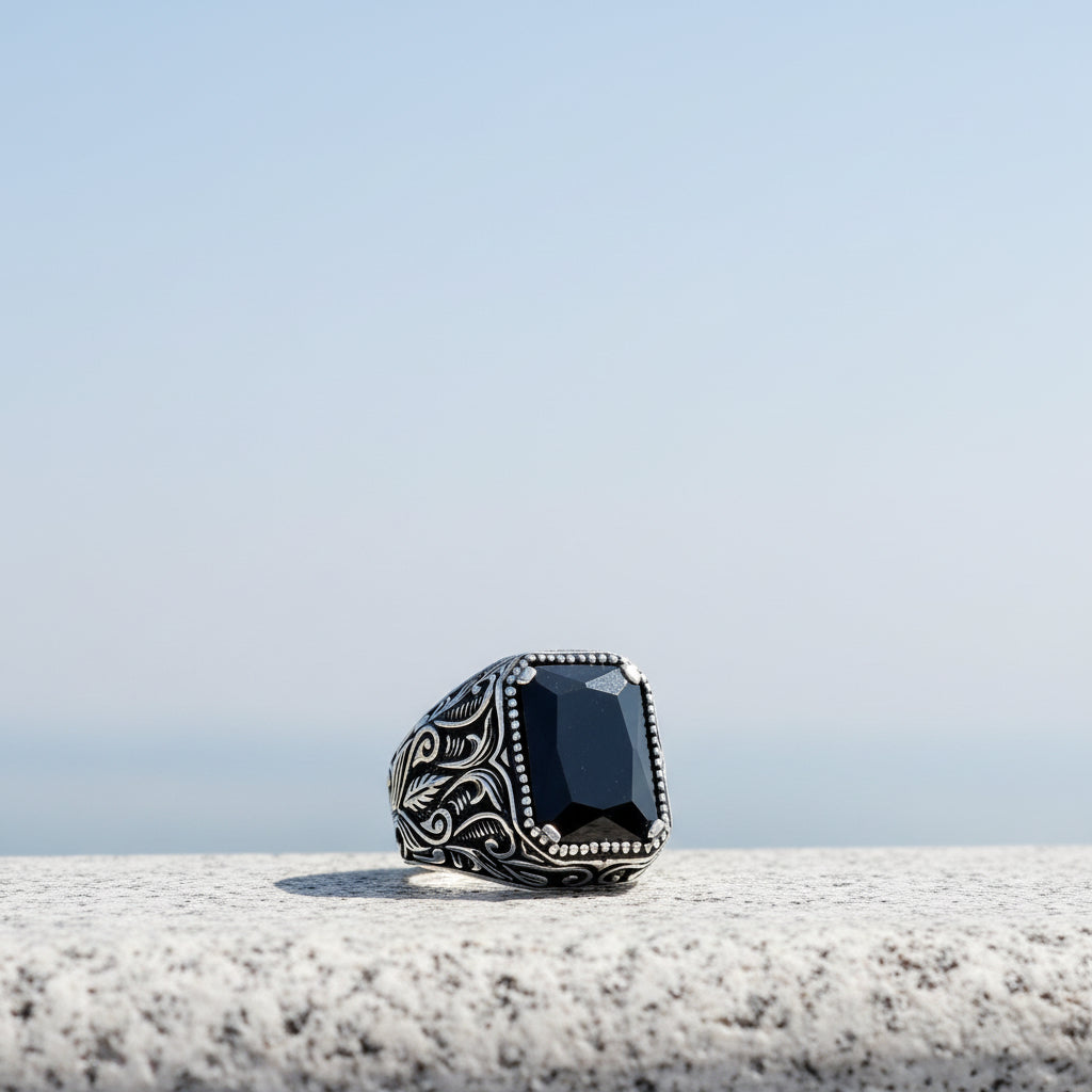 Herrenring aus 925er Sterlingsilber mit schwarzem Zirkonstein