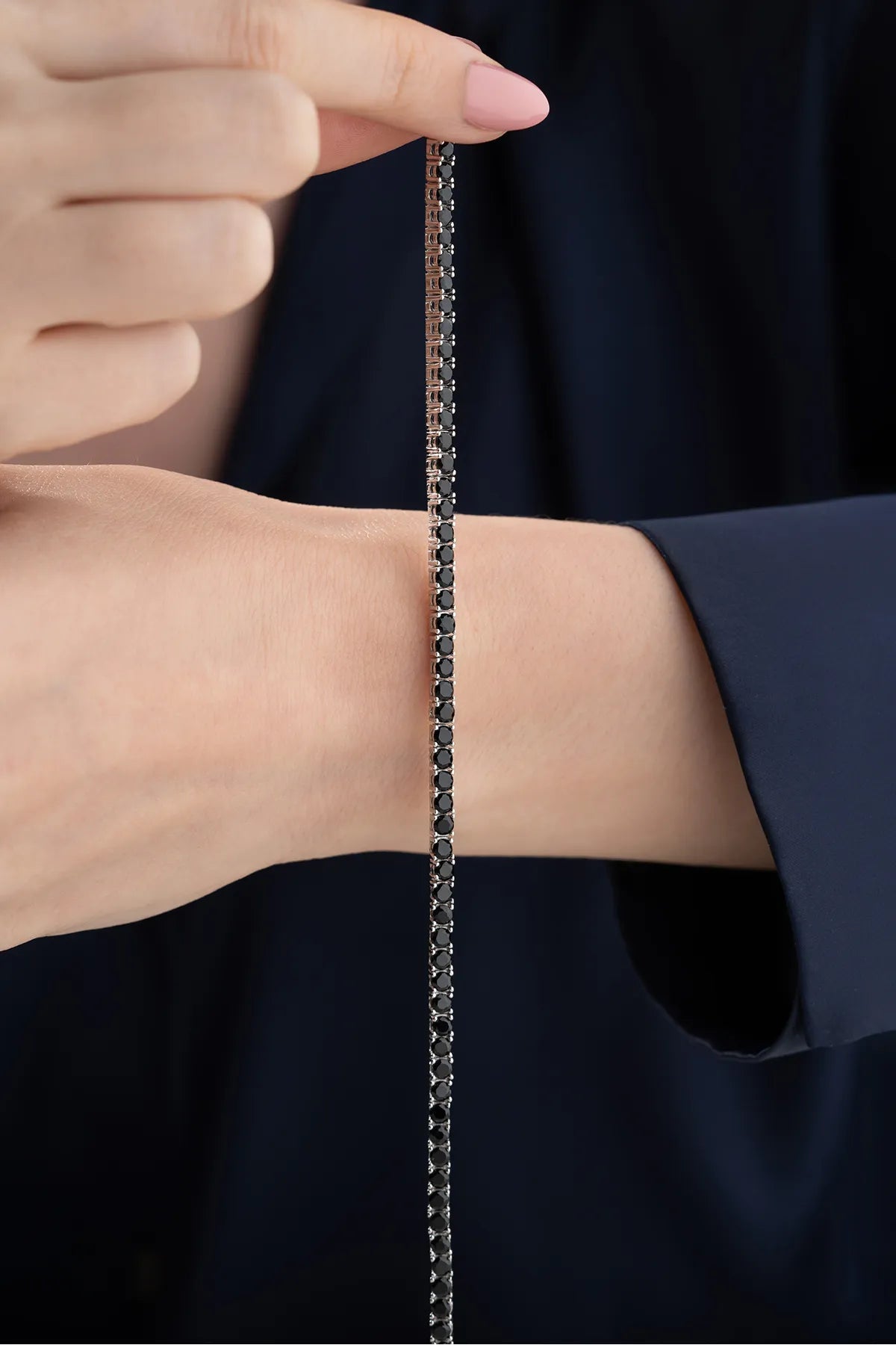 Zilveren Tennisarmband met Zwarte Steentjes