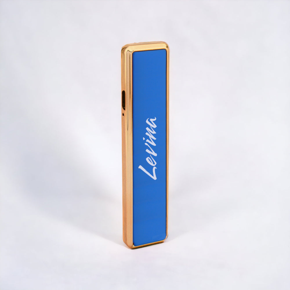 Personalisiertes Geschenkset aus Lederkartenetui, USB-Feuerzeug und blauem Stift
