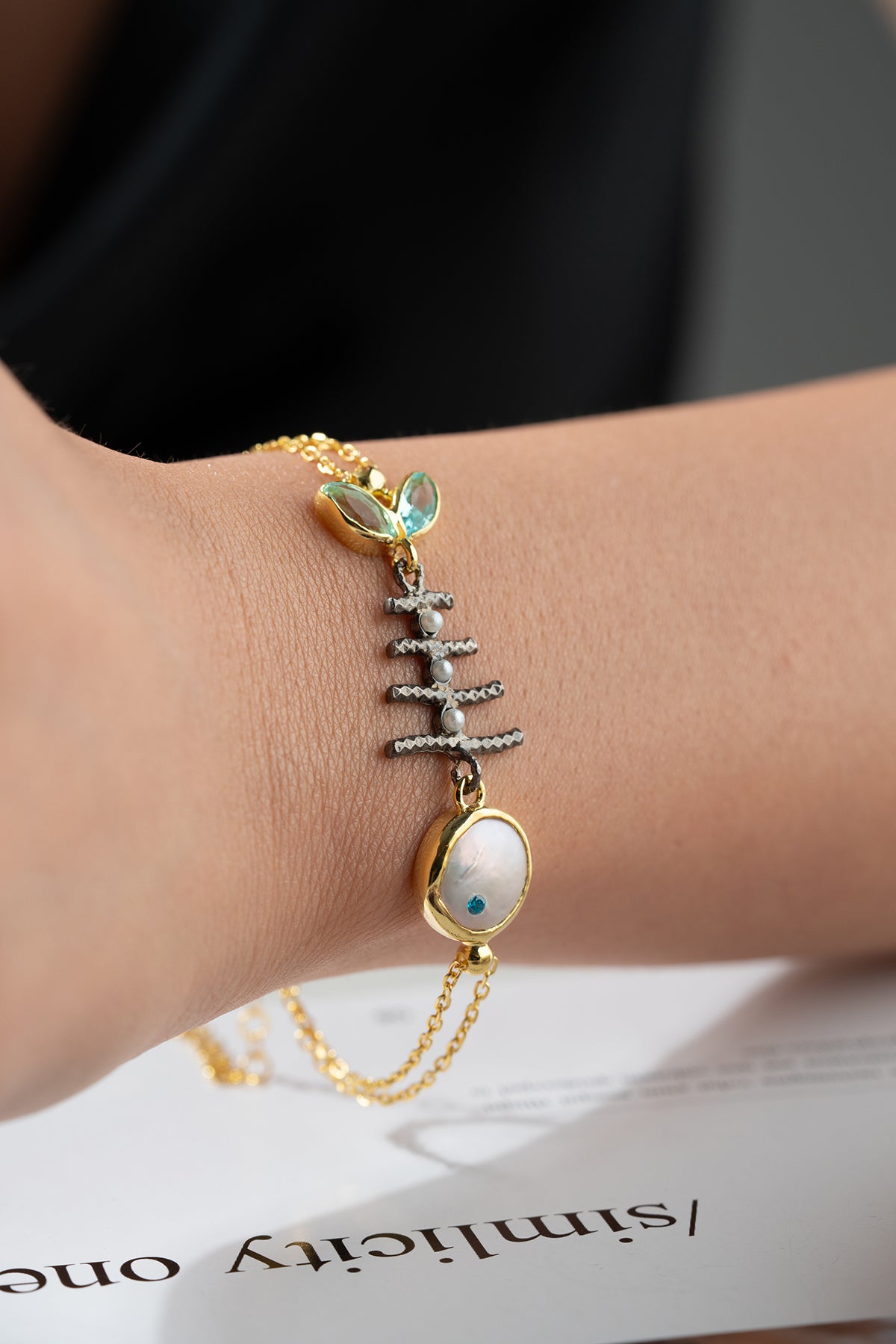925 Silberarmband mit Fischgräten- und Edelsteinen