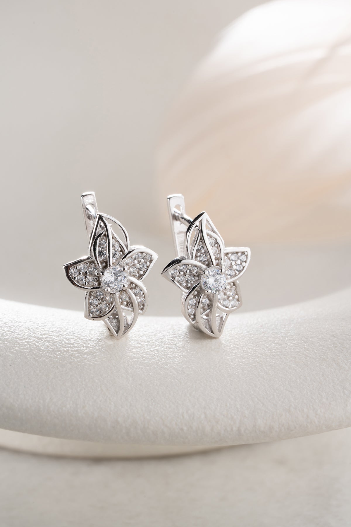 Bloem Oorbellen met Zirkonia | 925 Zilver