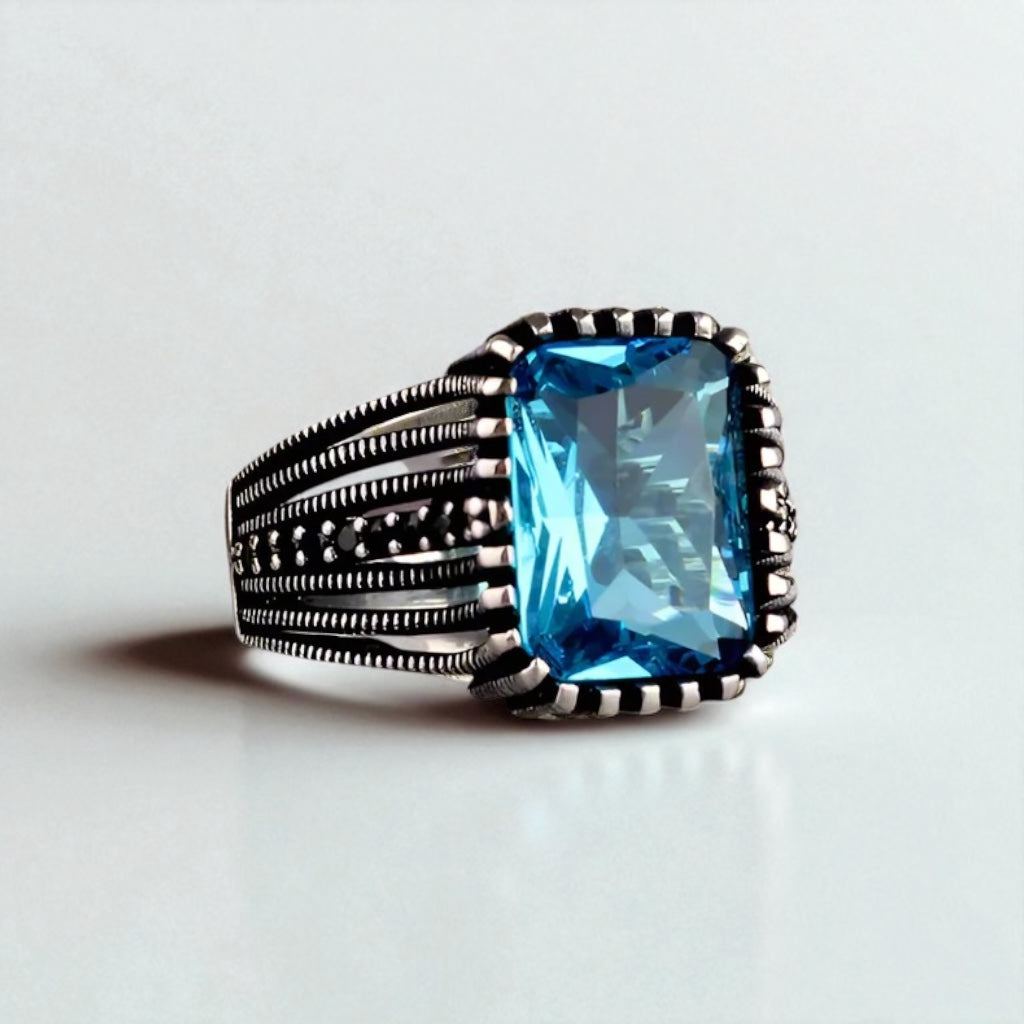Silberner Herrenring mit blauem Stein
