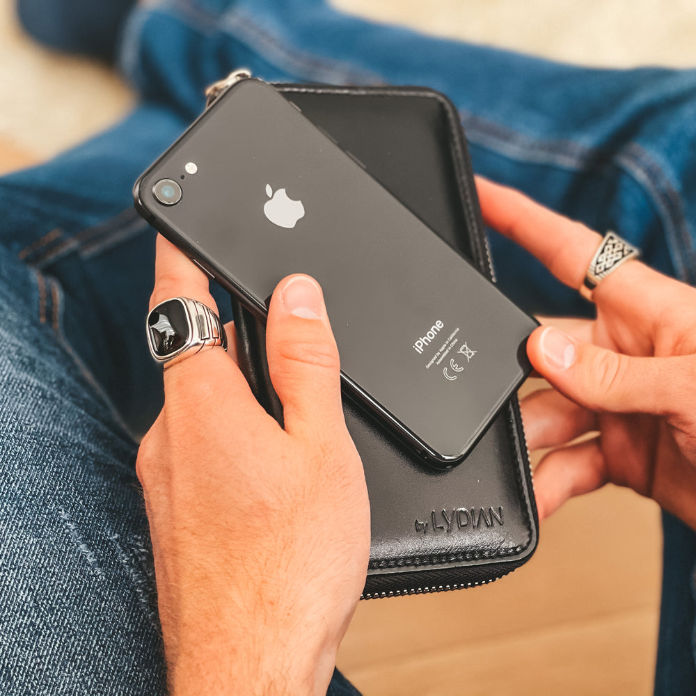 Smartphone-Geldbörse aus schwarzem Leder mit 16 Fächern BLW3016-S