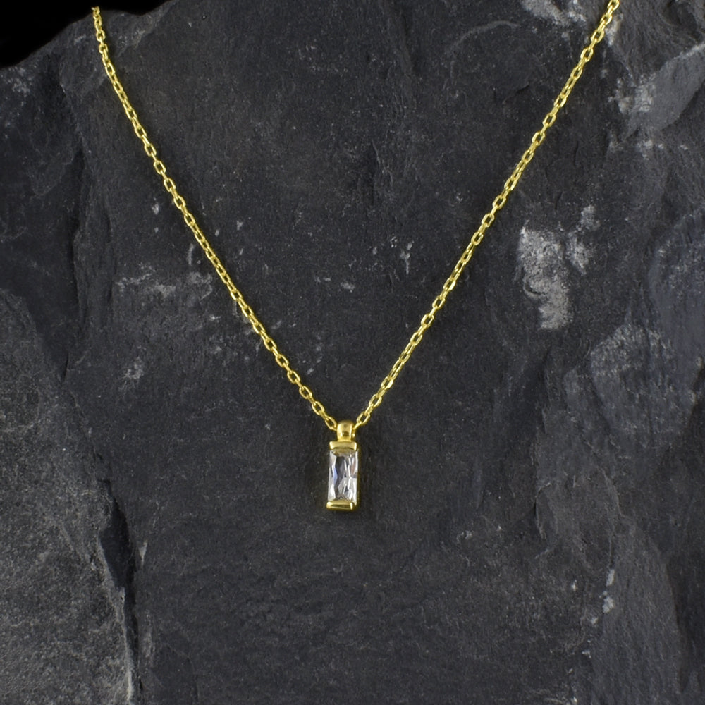 Silberne Halskette mit Baguette-Anhänger