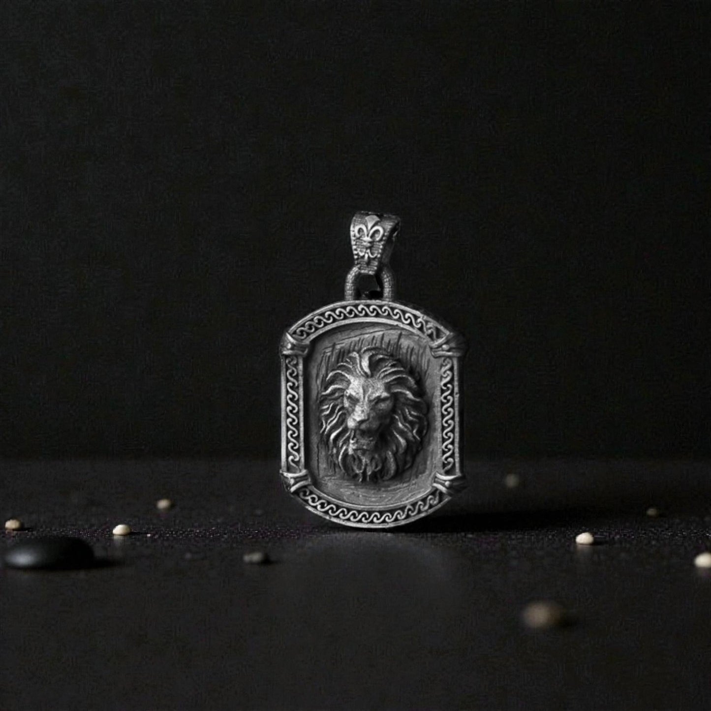 925 Silberlöwenanhänger mit ovaler Kante