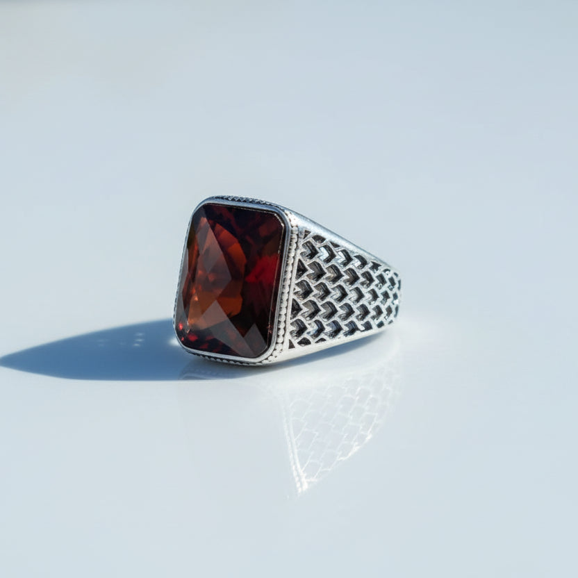 Herrenring aus 925er Silber mit rotem Stein LMR296