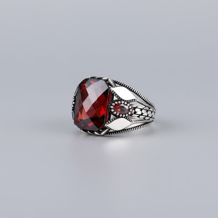 925 Zilveren Herenring met Grote Rode Steen