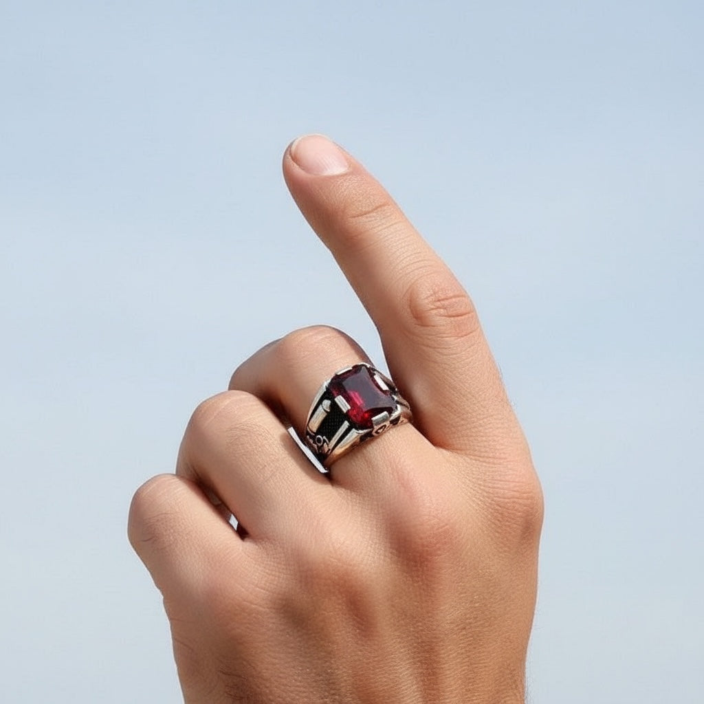 925 silberner Herrenring mit rotem Stein