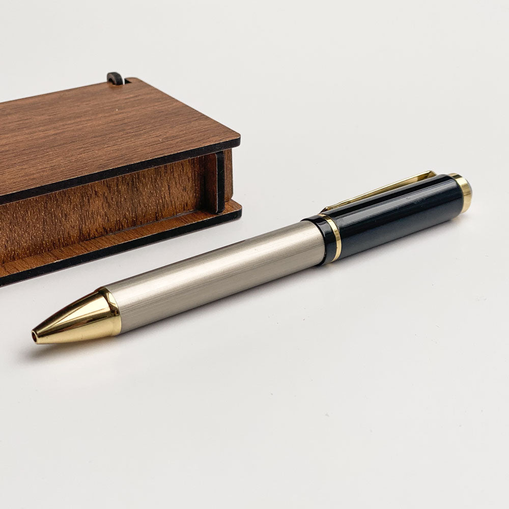 Geschenk für Master und Schreibset mit gravierter Holzkiste