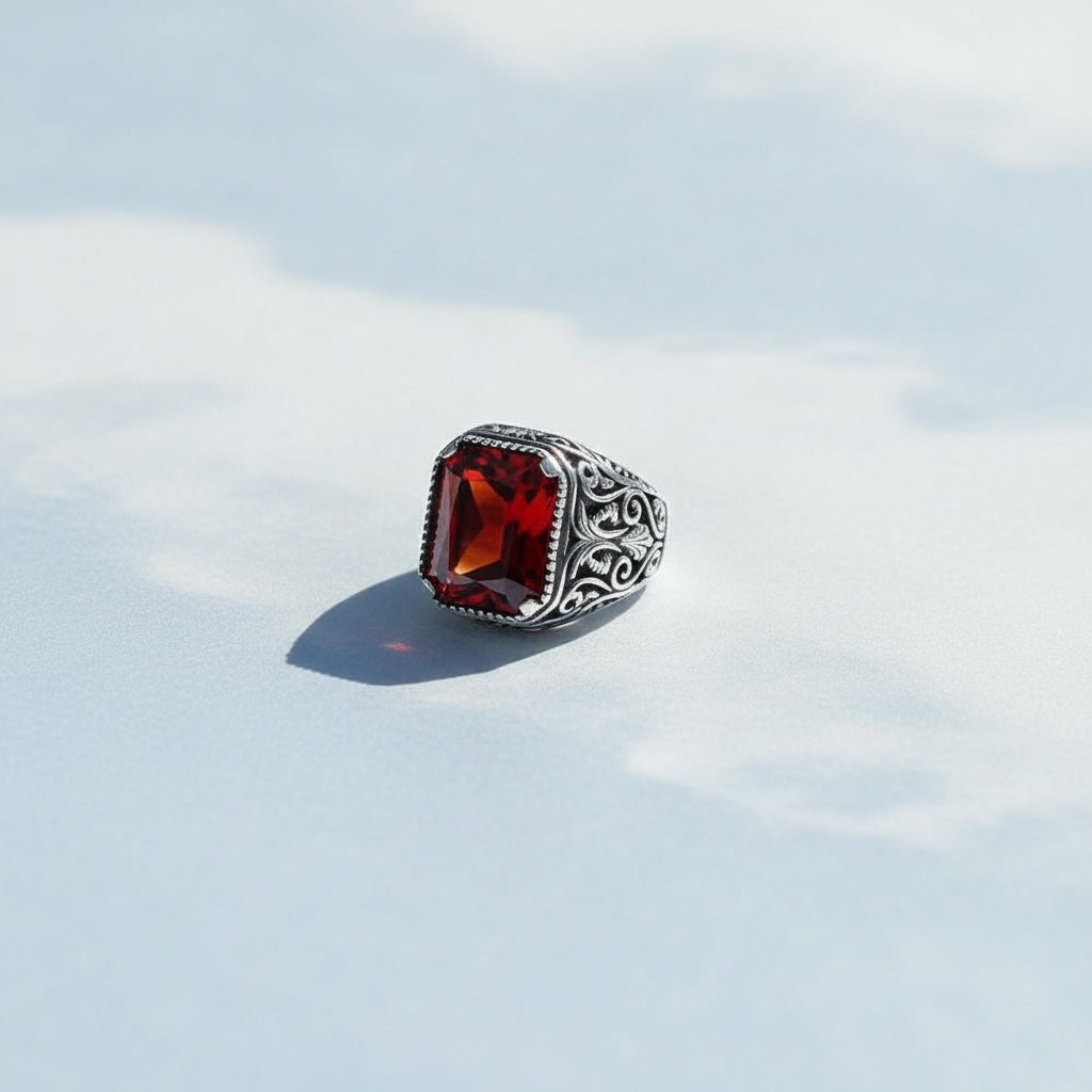 Herrenring aus 925er Silber mit rotem Stein