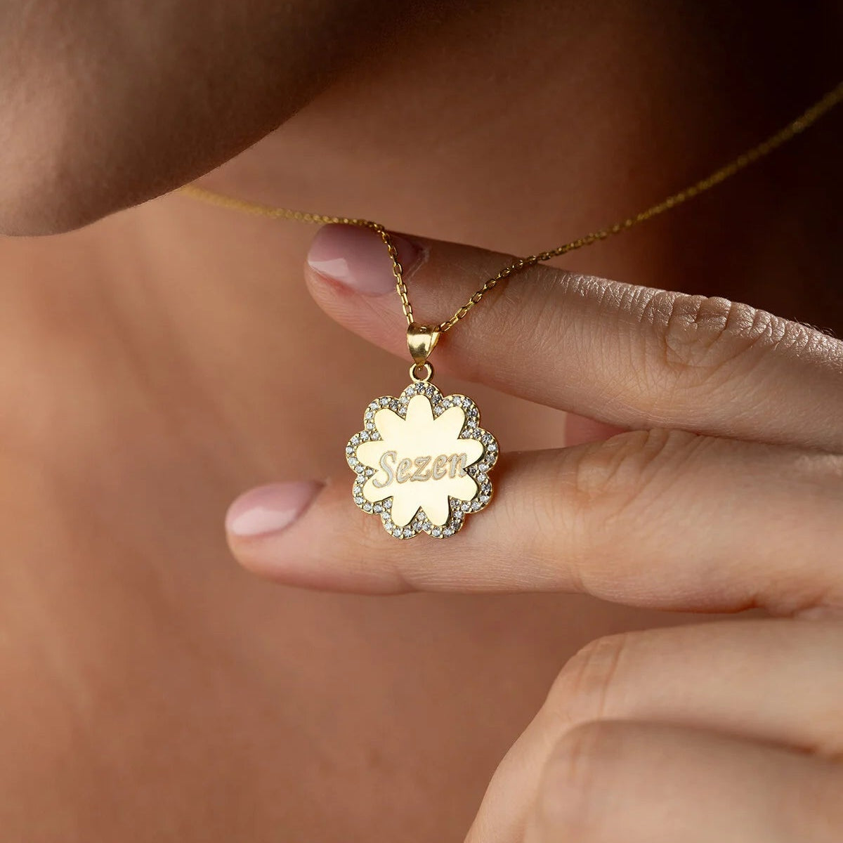 Goud vergulde bloemenketting met persoonlijke naamgravure – 925 zilver