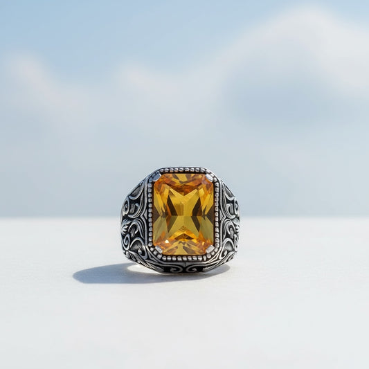 Herrenring aus 925er Sterlingsilber mit gelbem Zirkonstein