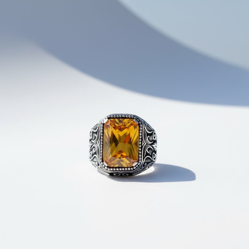 Herrenring aus 925er Sterlingsilber mit gelbem Zirkonstein