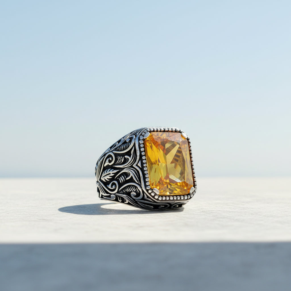 Herrenring aus 925er Sterlingsilber mit gelbem Zirkonstein