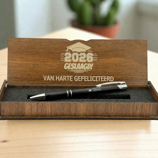 Persönlich gravierter Kugelschreiber in Holzbox - erfolgreiches Geschenk