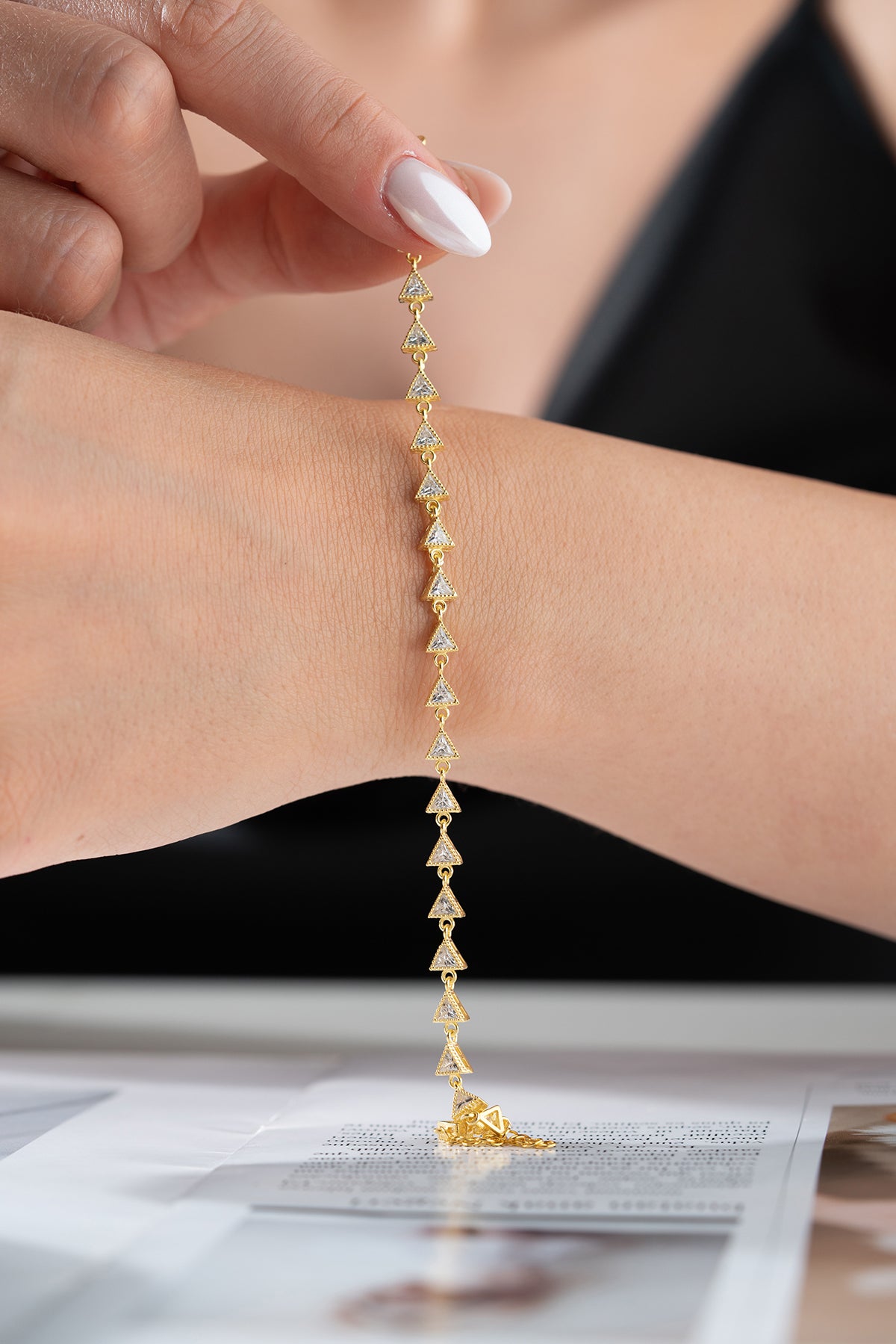 Dreieckiges Armband mit Vergoldung & Zirkonia