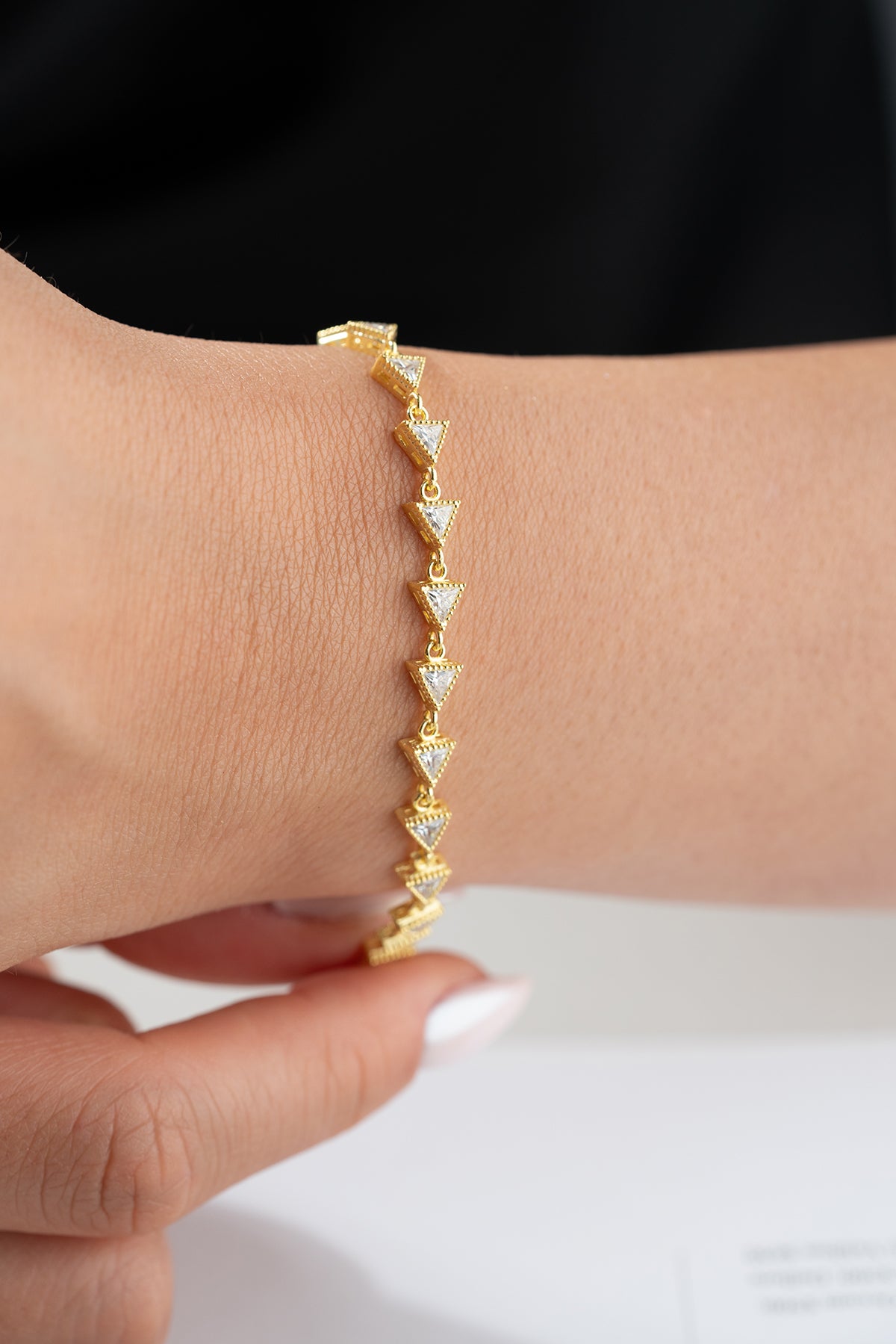 Dreieckiges Armband mit Vergoldung & Zirkonia