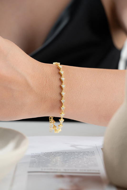 Dreieckiges Armband mit Vergoldung & Zirkonia