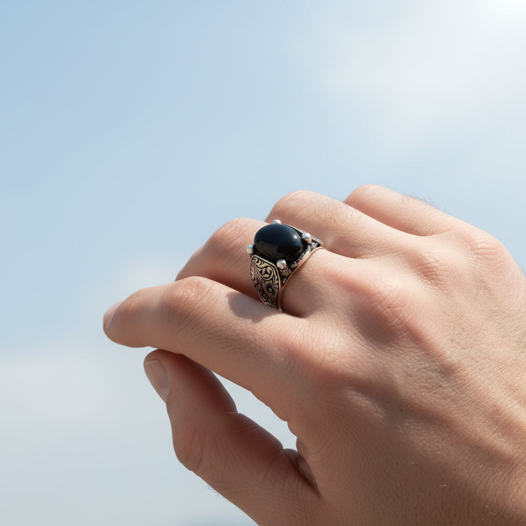 Silbermännerring mit Onyx