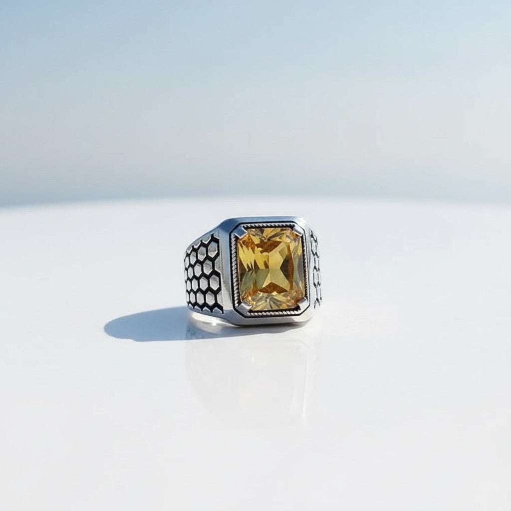 Ring aus 925er Sterlingsilber mit gelbem Zirkonia-Stein