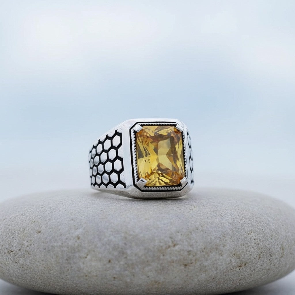 Ring aus 925er Sterlingsilber mit gelbem Zirkonia-Stein