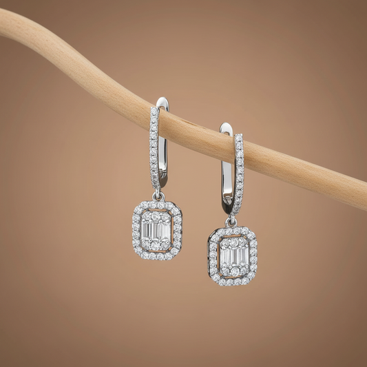 Silberne Luxusohrringe mit weißen Zirkonias DMNK002