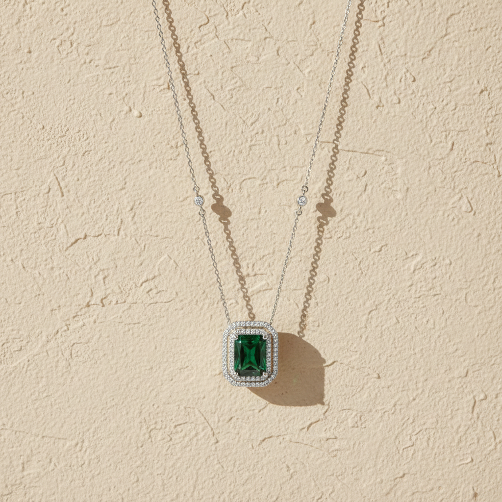 Elegante 925 Sterling -Silber -Halskette mit rechteckiger grüner Zirkonie