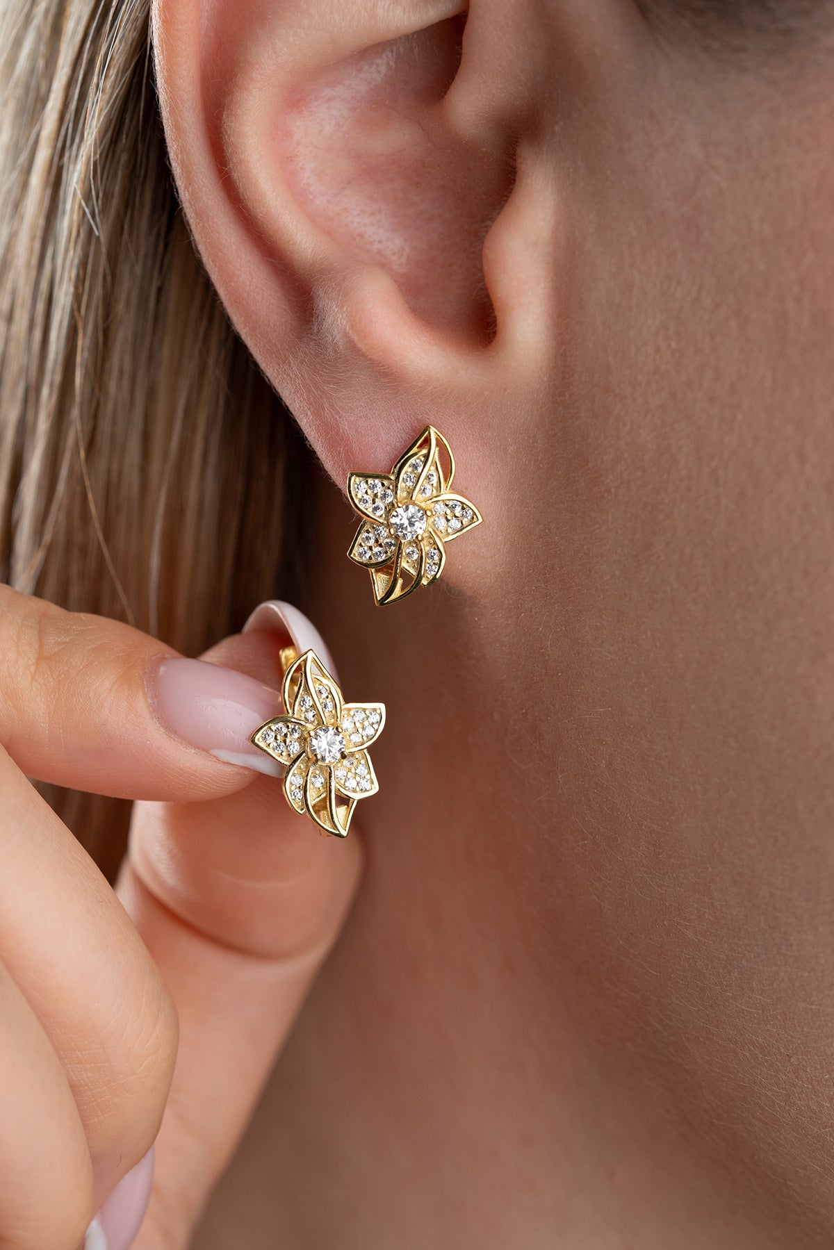 Bloem Oorbellen met Zirkonia | 925 Zilver