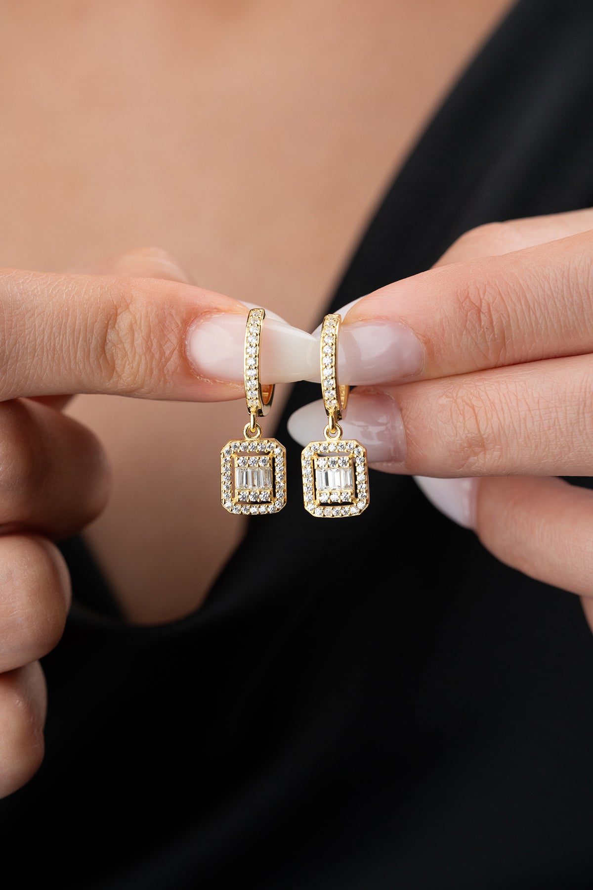 Ohrringe mit Baget-Steinen