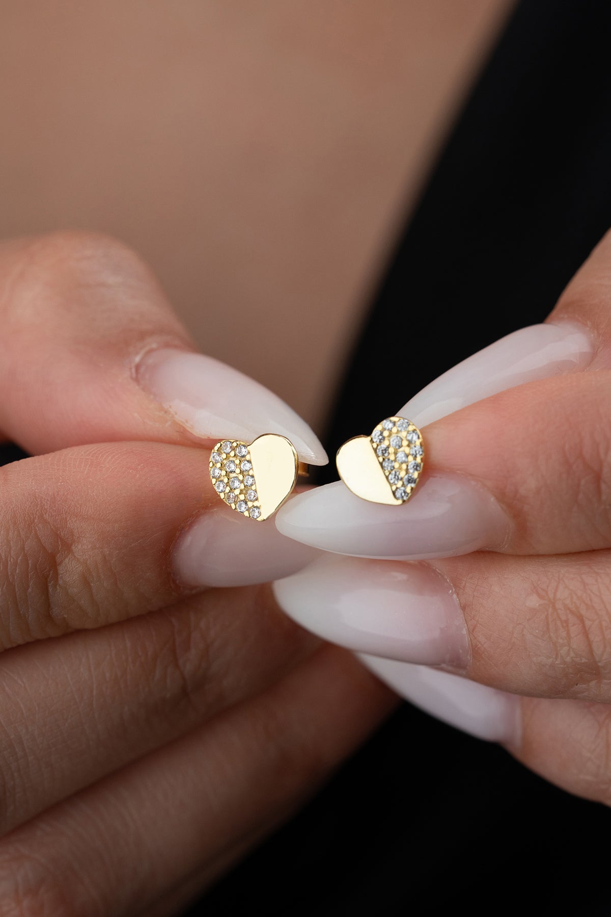 Minimalistische Ohrstecker in Herzform