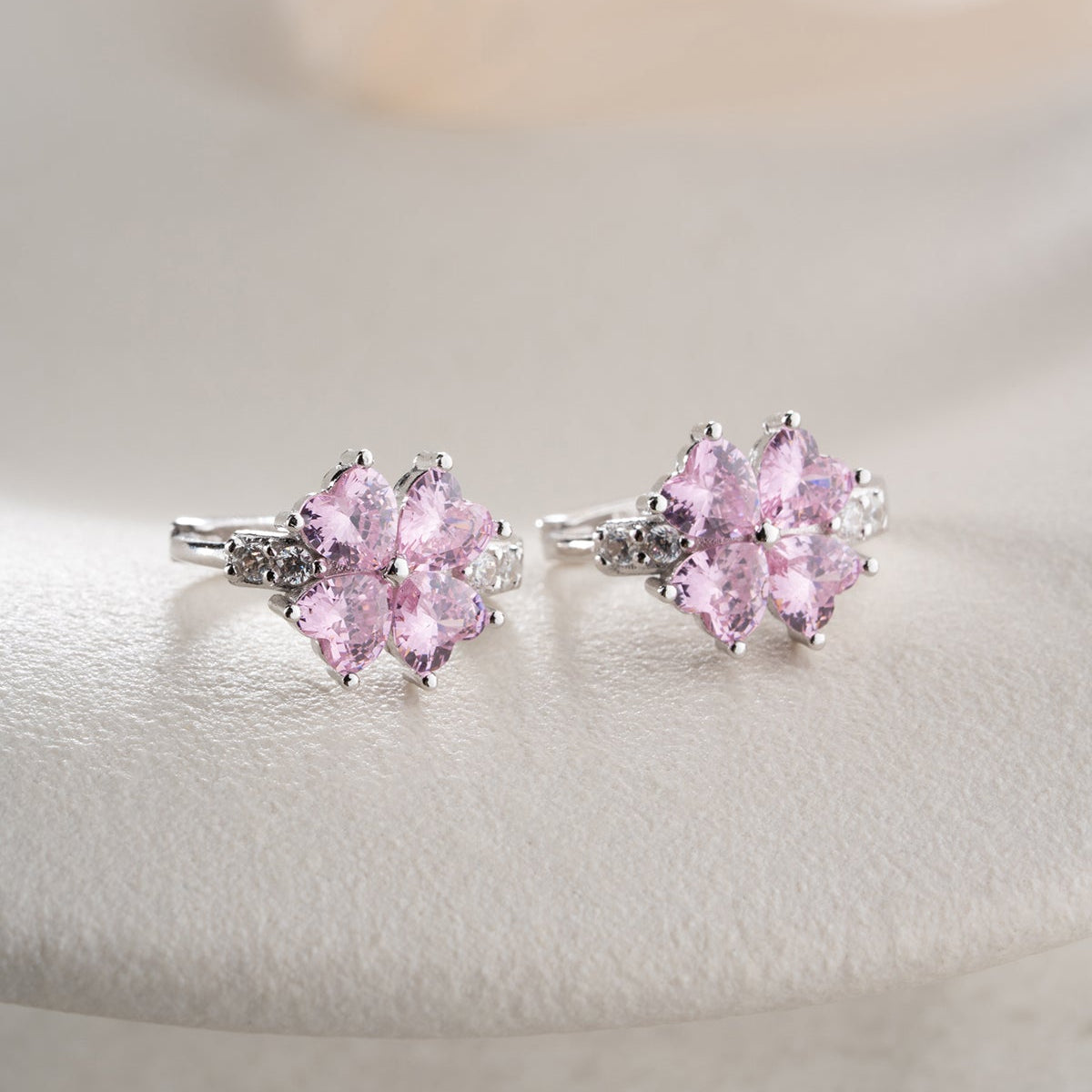 925 sterling zilveren klaver oorbellen met roze zirkonia en heldere accenten