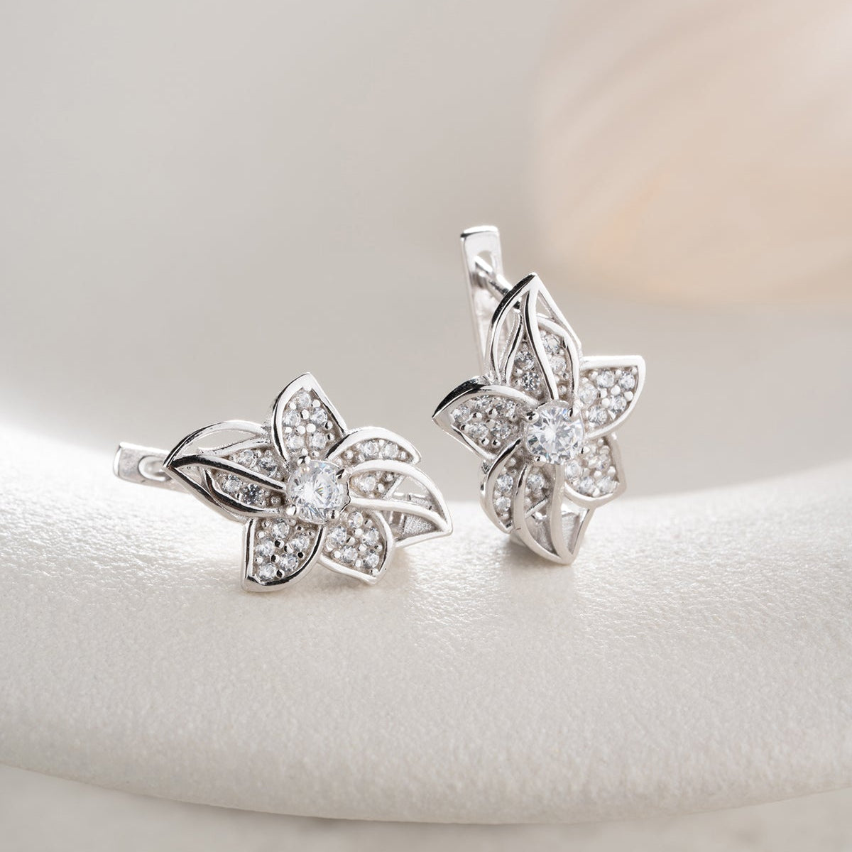 Bloem Oorbellen met Zirkonia | 925 Zilver