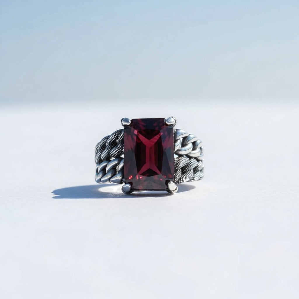 Herrenring aus 925er Silber mit rotem Stein