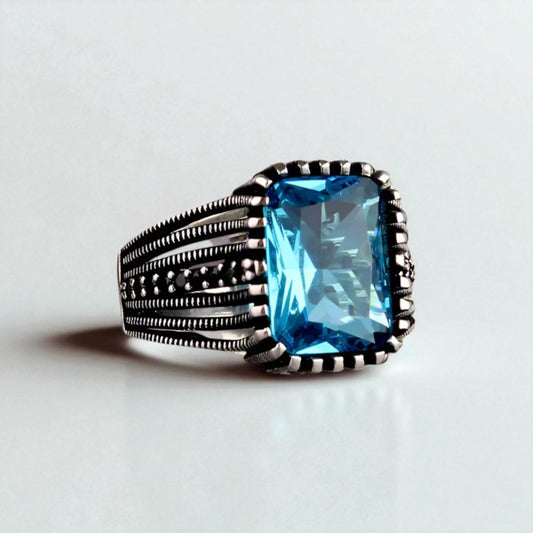 Silberner Herrenring mit blauem Stein