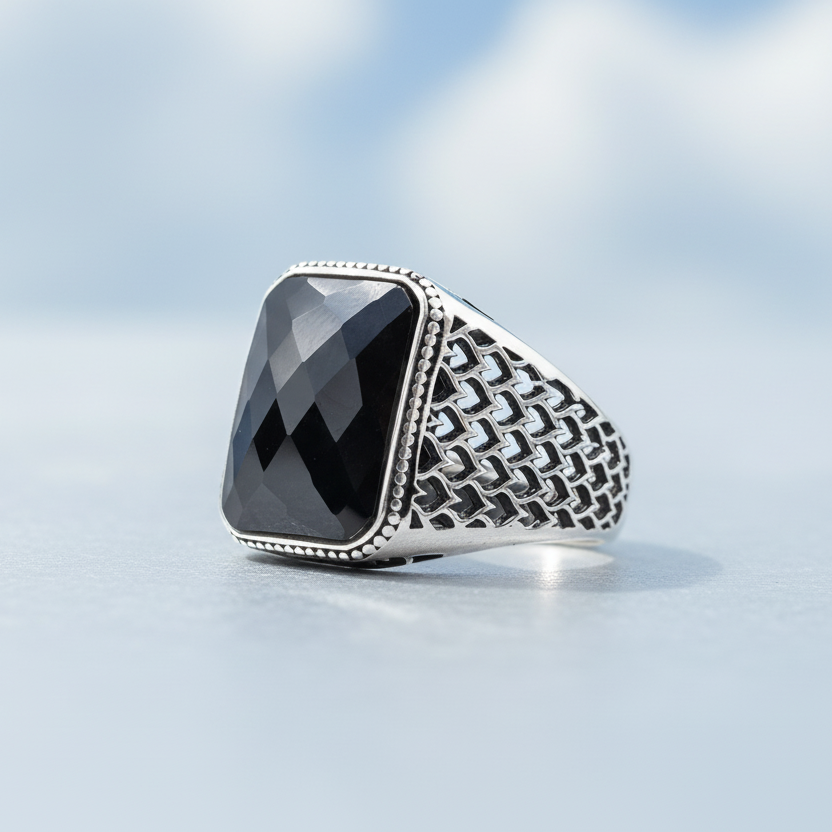 Herrenring aus 925er Silber mit schwarzem Stein LMR295