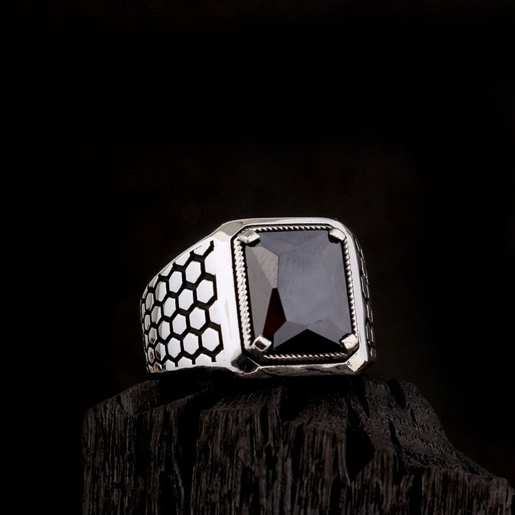 Ring aus 925er Sterlingsilber mit schwarzem Zirkonia-Stein