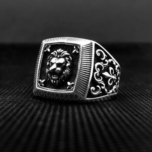 Herren-Silberring mit Löwenfigur