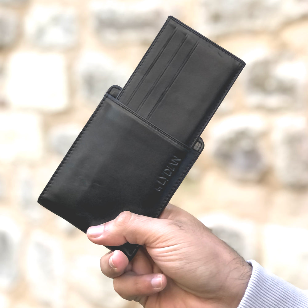 Schwarze Lederbrieftasche mit Kartenhaltergravur BLW1320-S