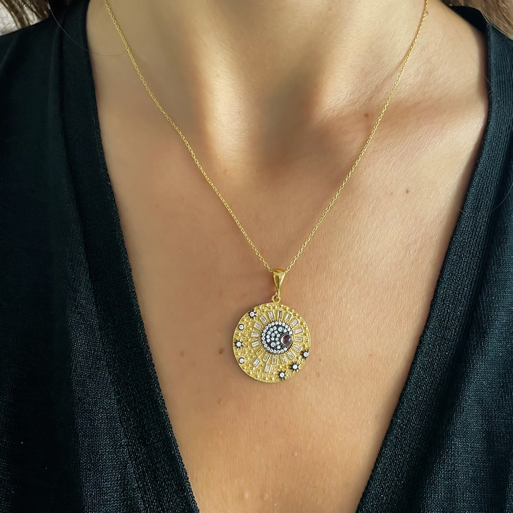 Medaillon – Halskettenanhänger mit Sonne und Mond und Stern