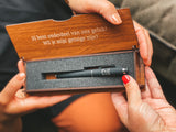 Personalisiertes Stift-Set – Schreibset mit gravierter Holzbox BLP012